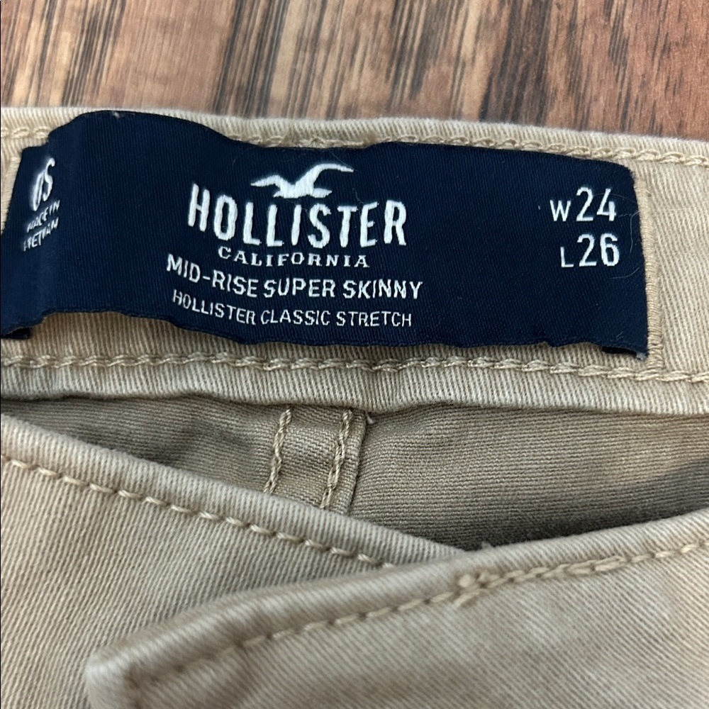 Hollister Women’s Khaki Mid Rise Super Skinny. Never worn - Picture 2 of 3